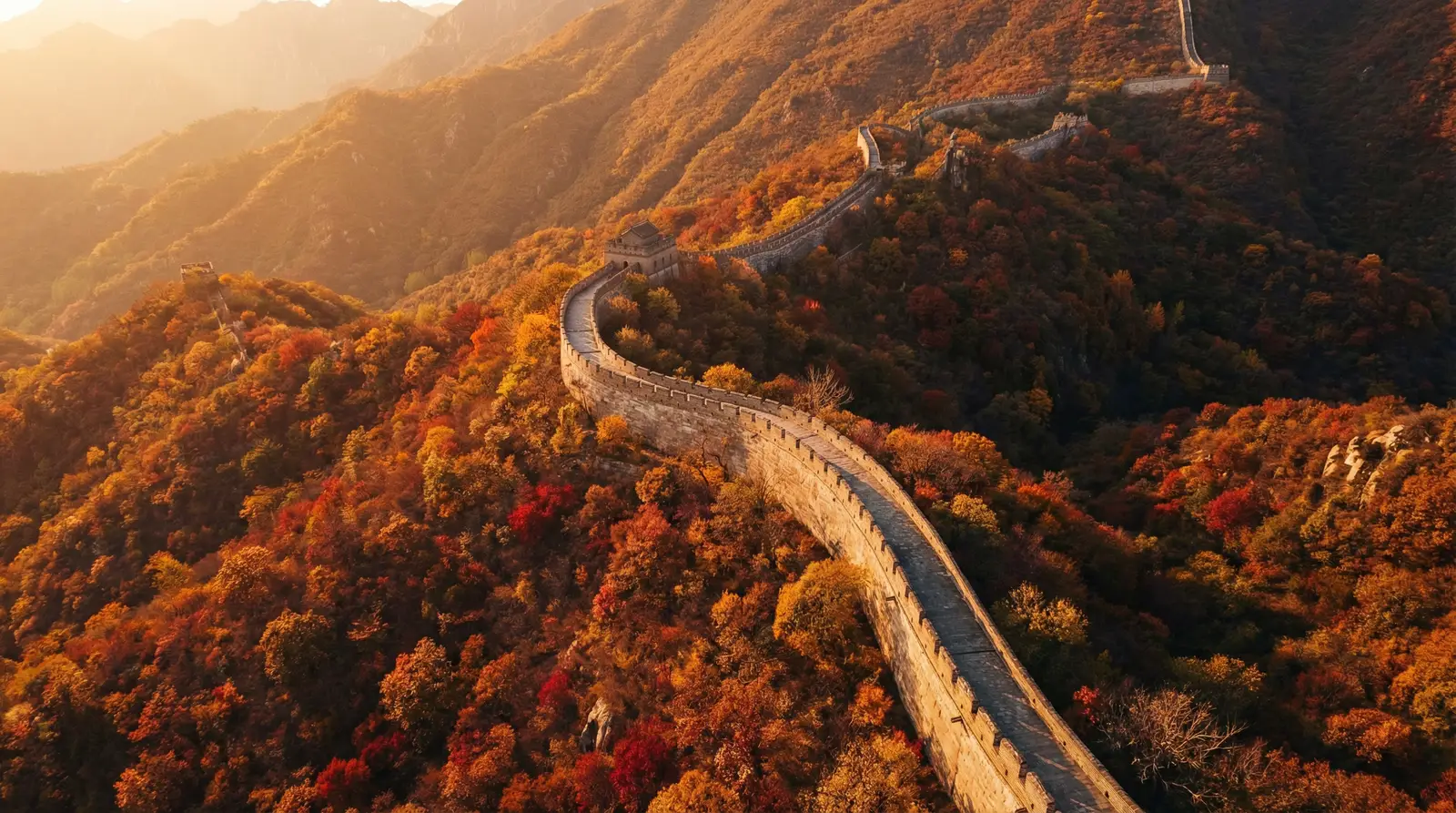 4438x亚洲视频最新免费 秋日长城航拍全景